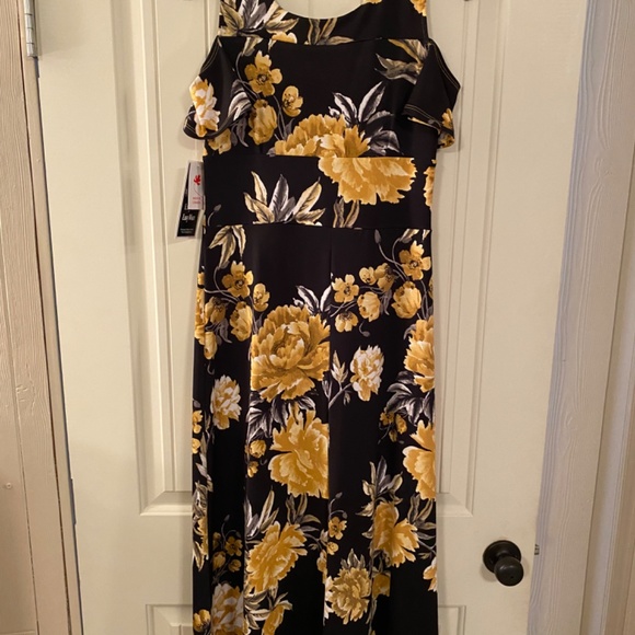 Cold shoulder midi dress - Picture 4 of 8